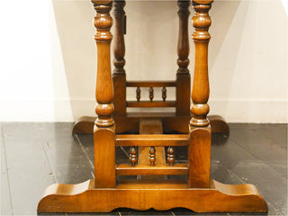 デザインは脚元から | ロイズ・アンティークス | ヨーロッパの