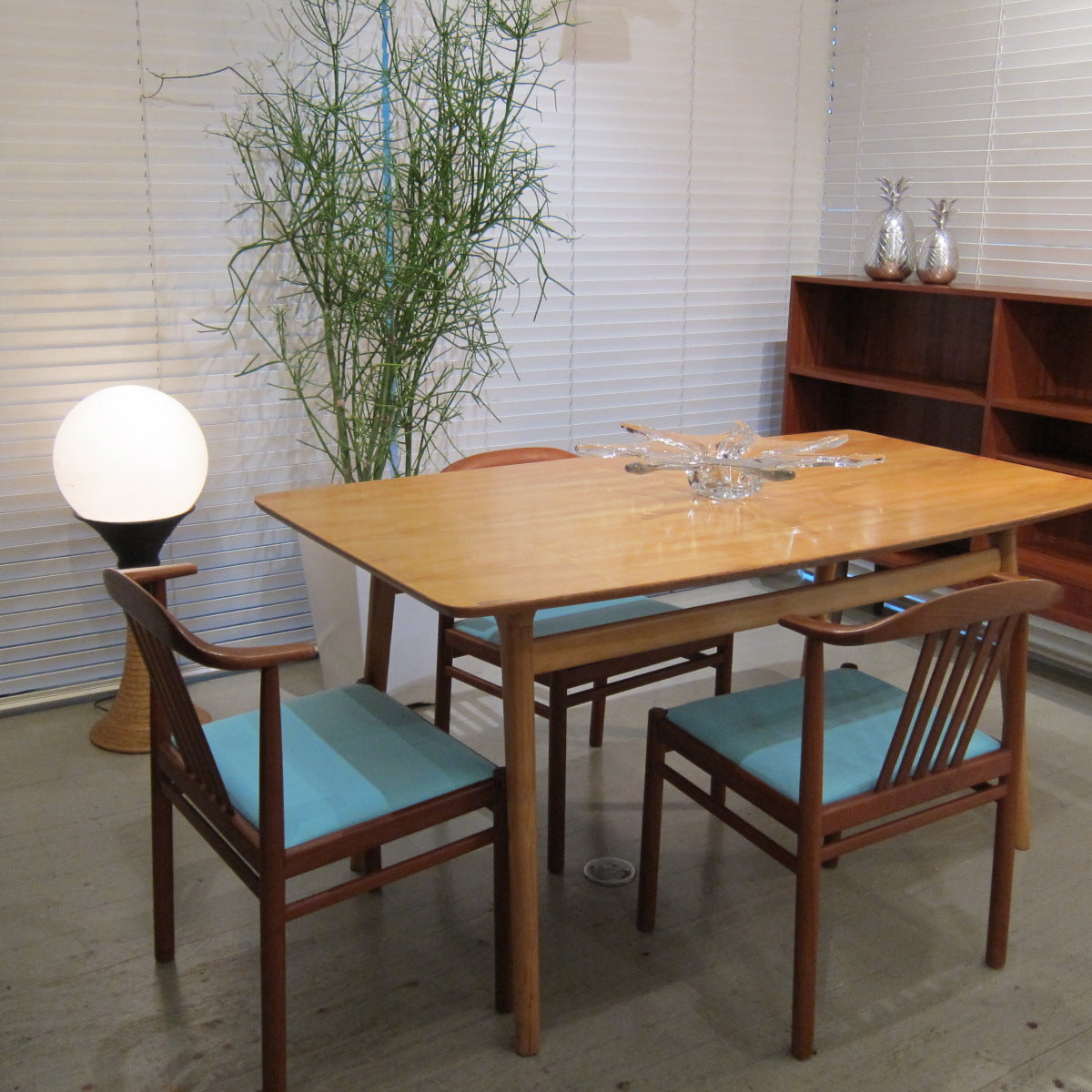 6畳スペースでゆとりダイニング | ロイズ・アンティークス