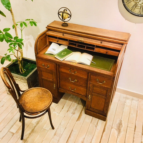 仕掛けいっぱいのデスク | ロイズ・アンティークス | ヨーロッパの