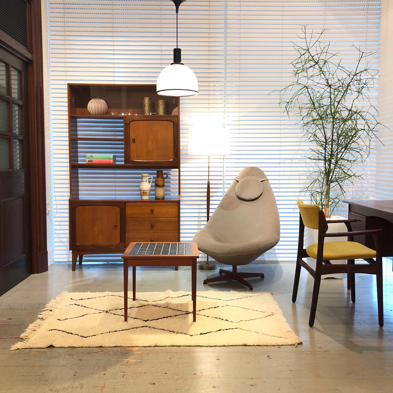 ビンテージ　スペイン家具 6畳を彩る北欧家具 | ロイズ・アンティークス | ヨーロッパの