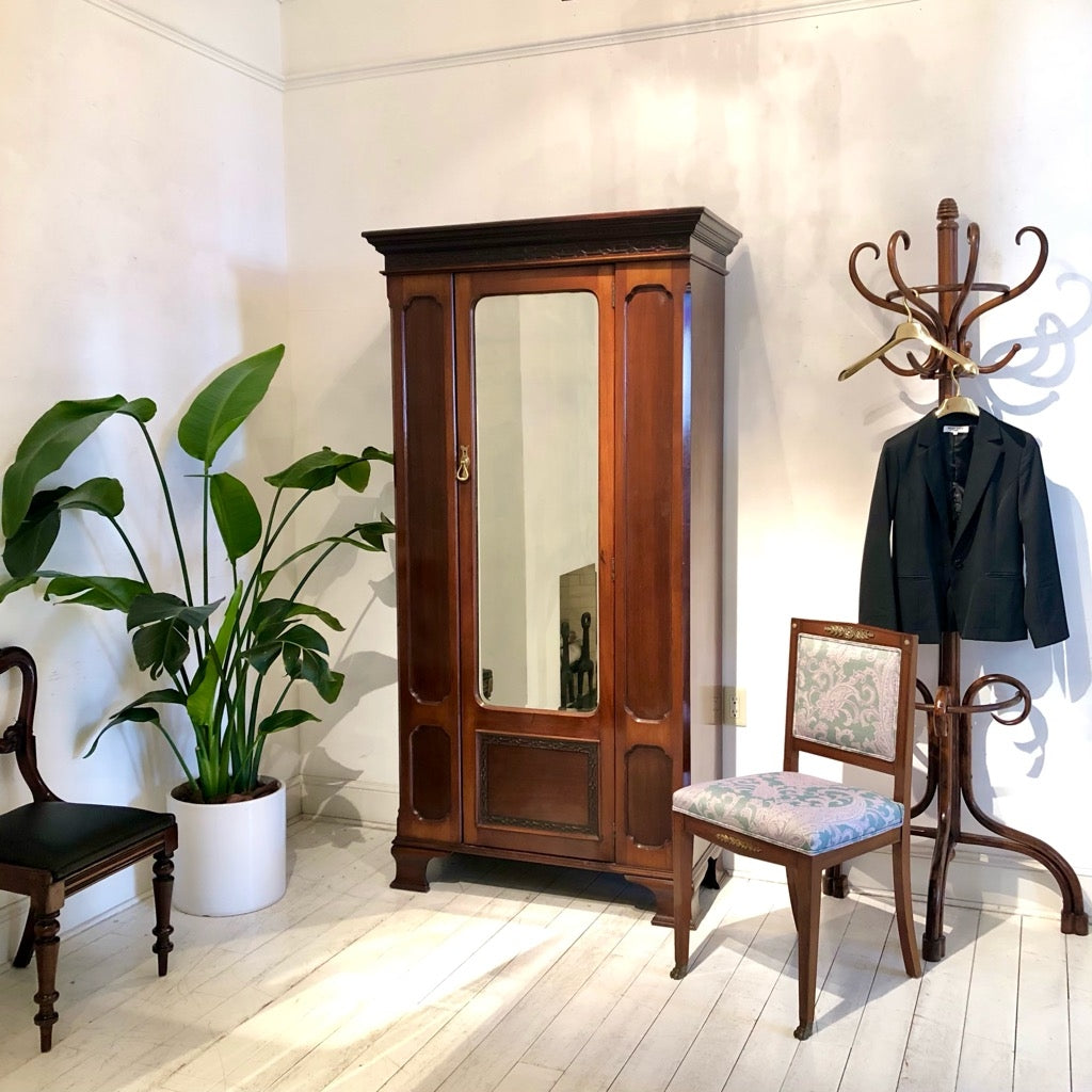 ワードローブという選択 | ロイズ・アンティークス | ヨーロッパの