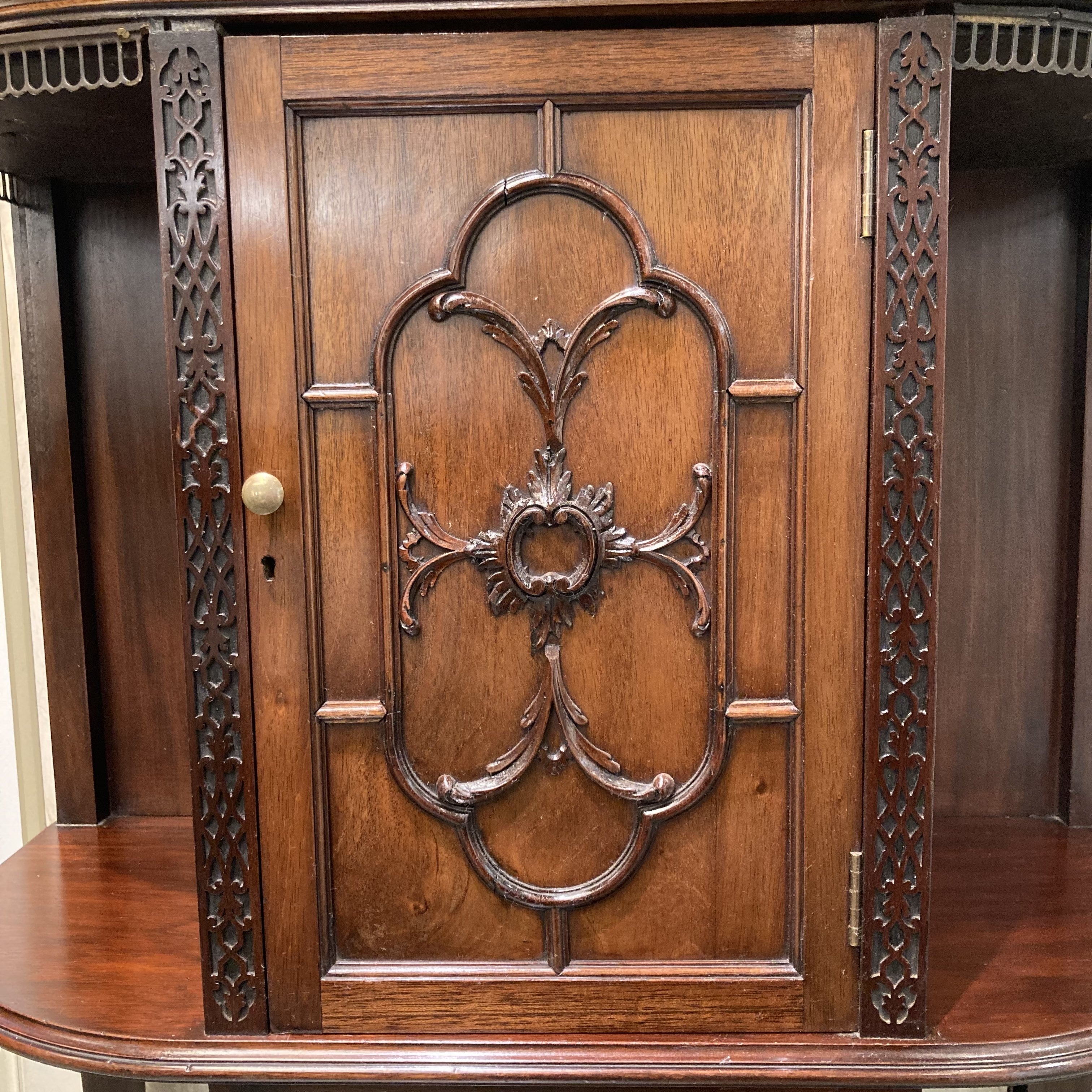 繊細なアート | ロイズ・アンティークス | ヨーロッパのアンティーク