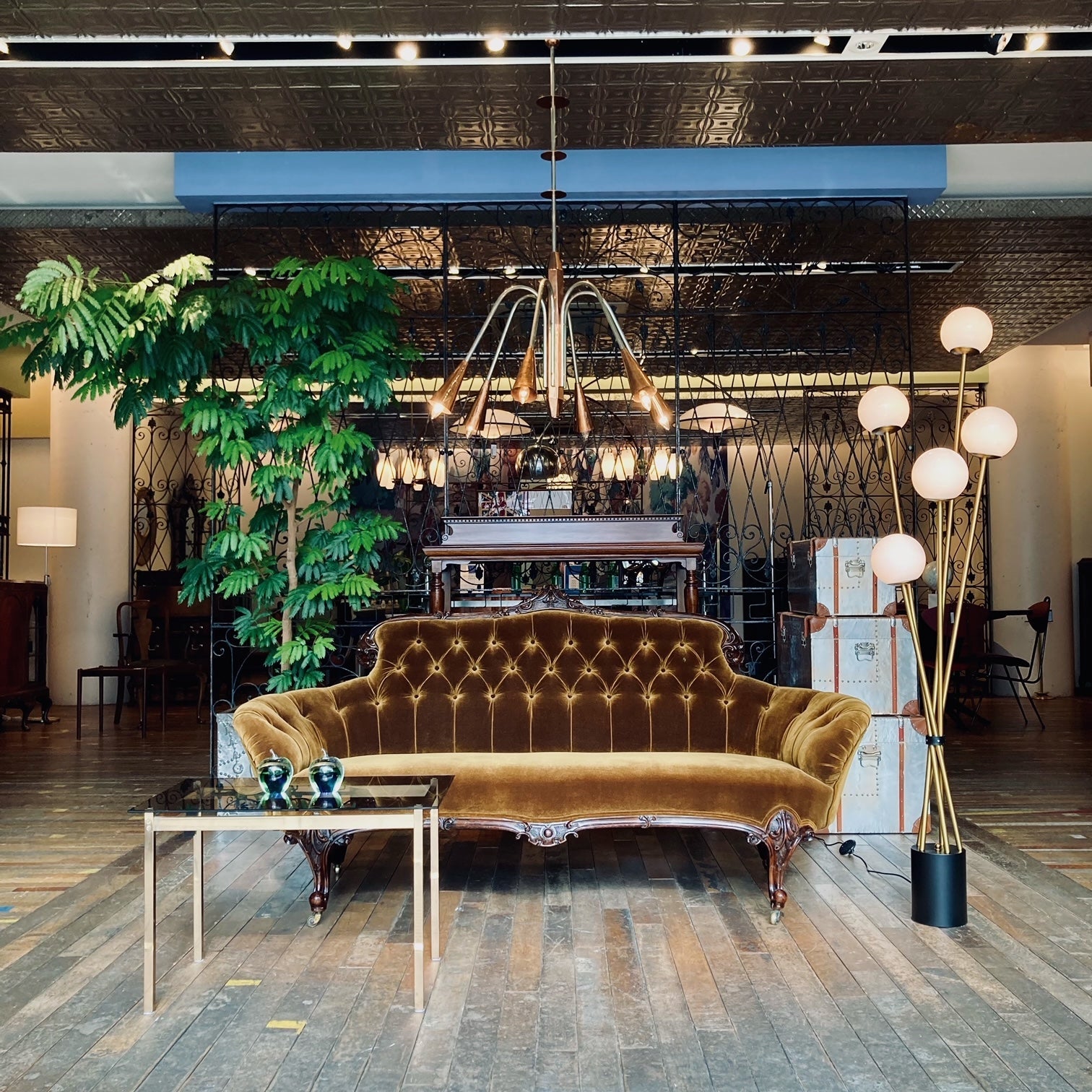 歴史を纏う | ロイズ・アンティークス | ヨーロッパのアンティーク