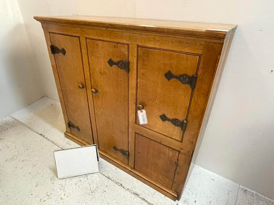 ヴィクトリアンカップボード