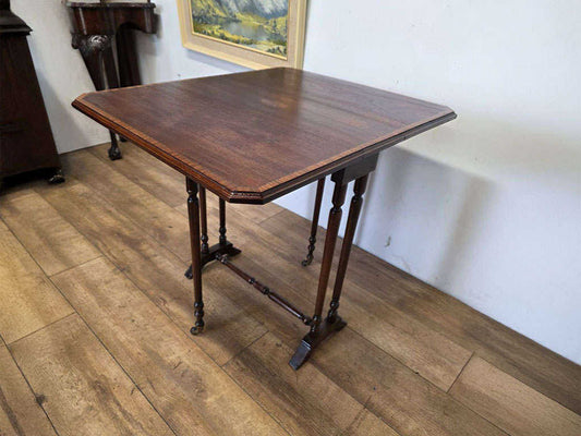 サザランドテーブル