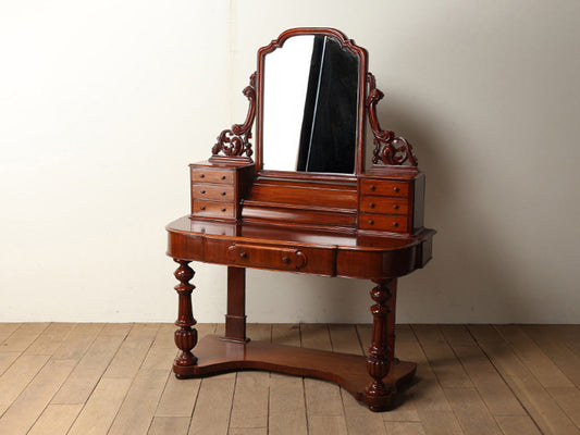 ヴィクトリアンドレッサー