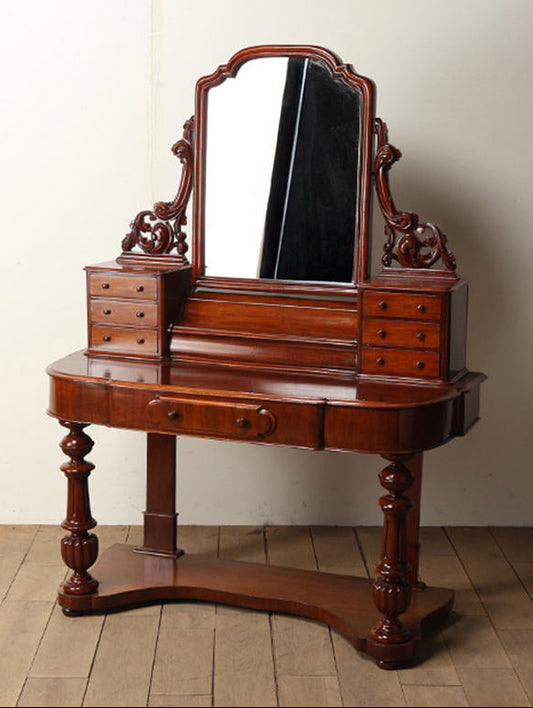 ヴィクトリアンドレッサー