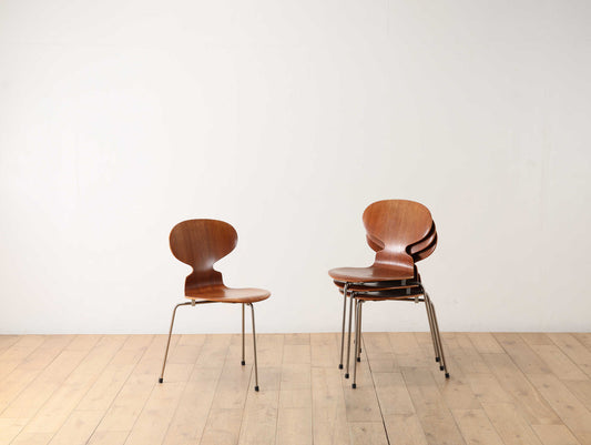 ARNE JACOBSEN アントチェア