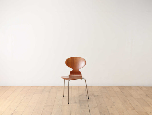 ARNE JACOBSEN アントチェア