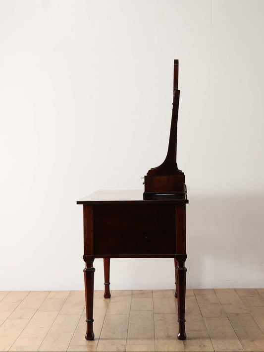 エドウォーディアンドレッサー