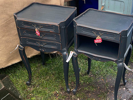 フレンチベッドサイドチェスト