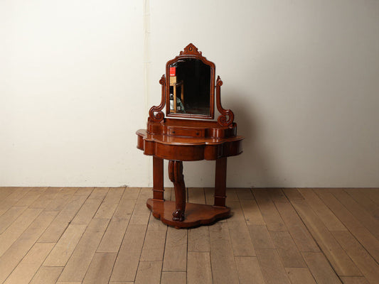 ヴィクトリアンドレッサー