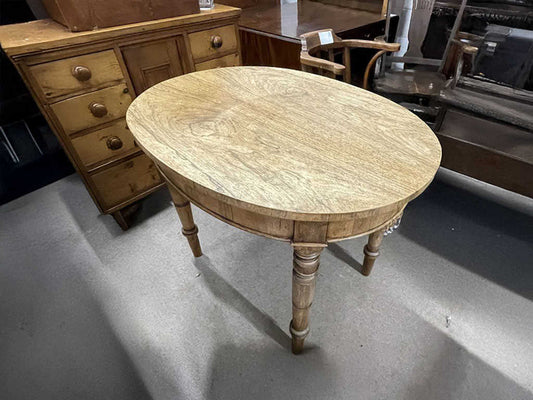 オーバルテーブル