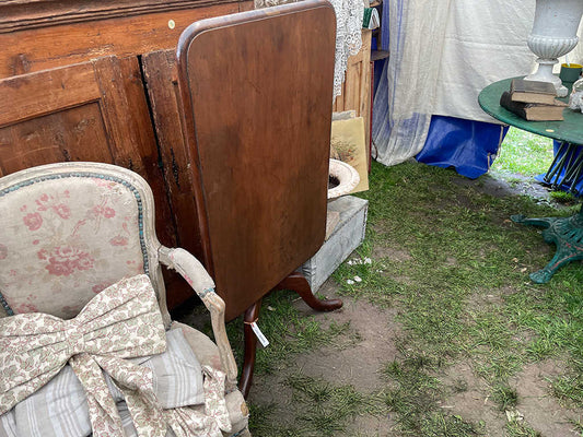 ヴィクトリアンティルトップテーブル