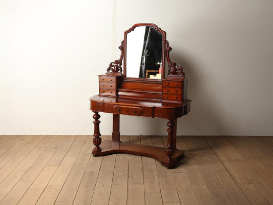 ヴィクトリアンドレッサー