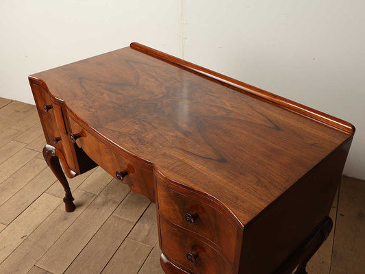 ラムズフーフデスク