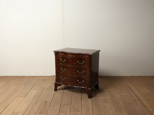 サーペンタインチェスト