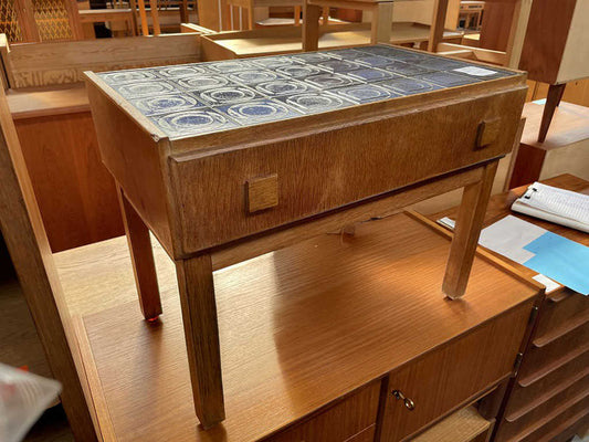 タイルトップチェスト