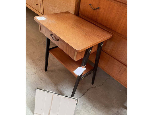 ベッドサイドチェスト