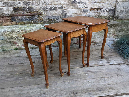 フレンチネストテーブル