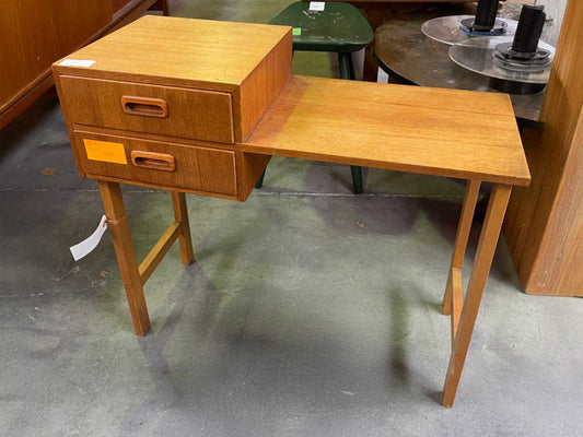 テレフォンテーブル