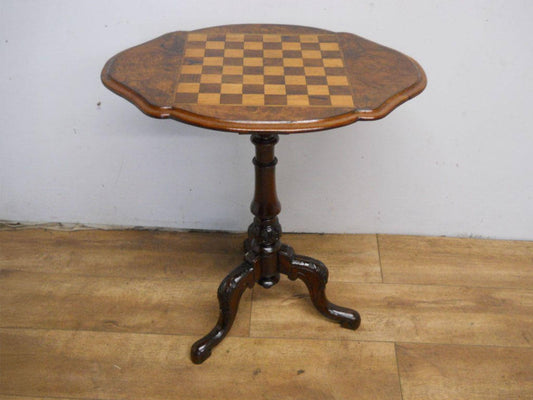 ヴィクトリアンチェステーブル