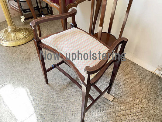 エドウォーディアンピアノスツール