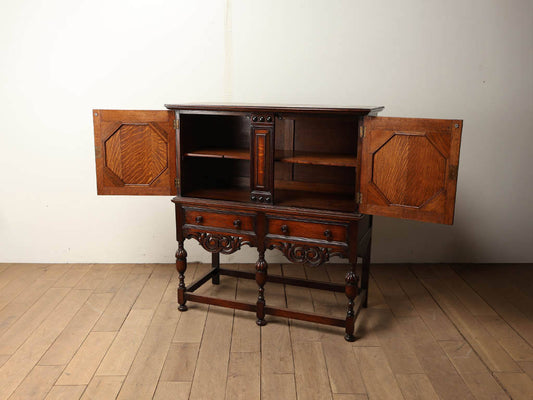 ゴシックカップボード