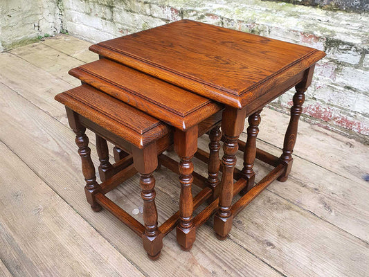 ネストテーブル