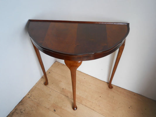 ハーフムーンテーブル