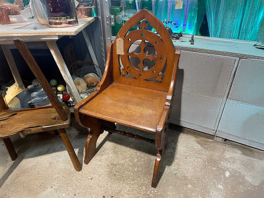 ゴシックチェア