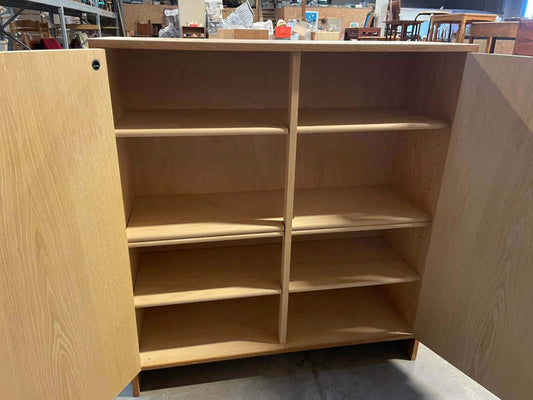 HANS J. WEGNER RYキャビネット