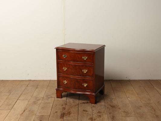 サーペンタインチェスト