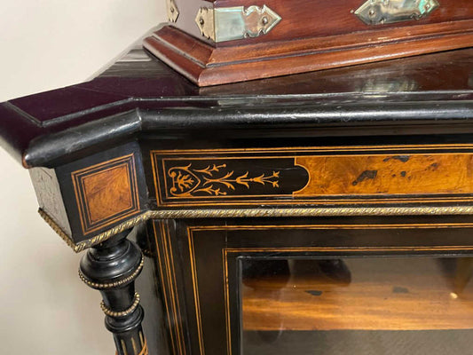 エドウォーディアンディスプレイキャビネット