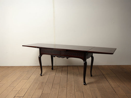 エドウォーディアンドローリーフテーブル