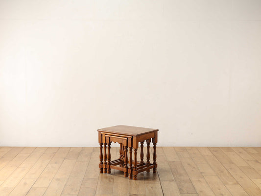 ネストテーブル