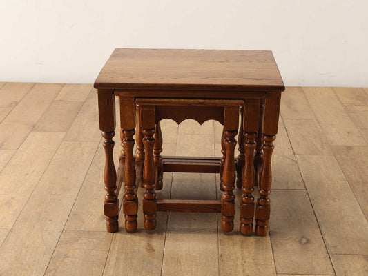 ネストテーブル