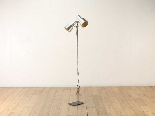 メタルフロアランプ