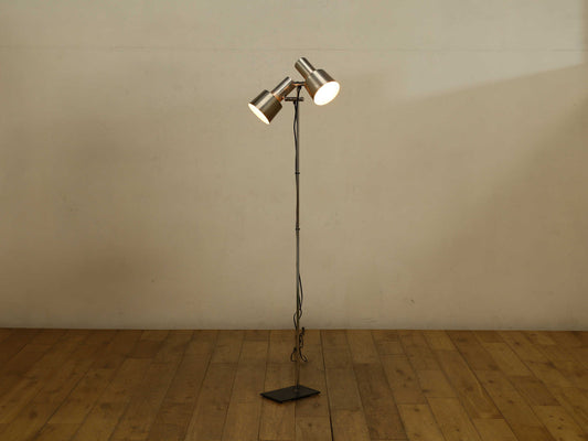 メタルフロアランプ