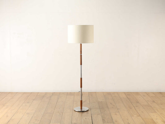 メタルフロアランプ