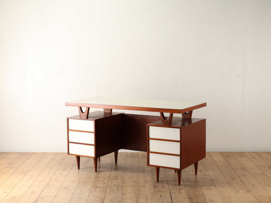 ブラジリアンデスク