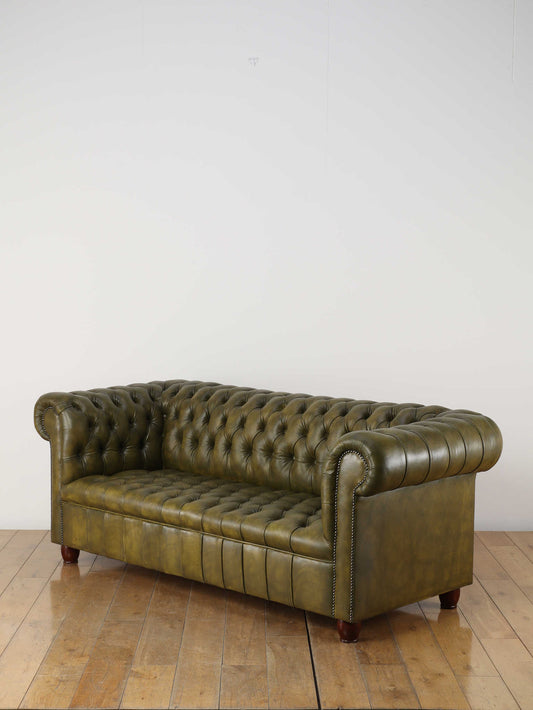 チェスターフィールドソファ オリーブ
