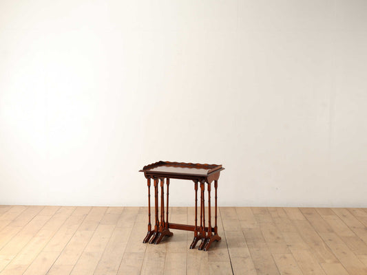 ネストテーブル