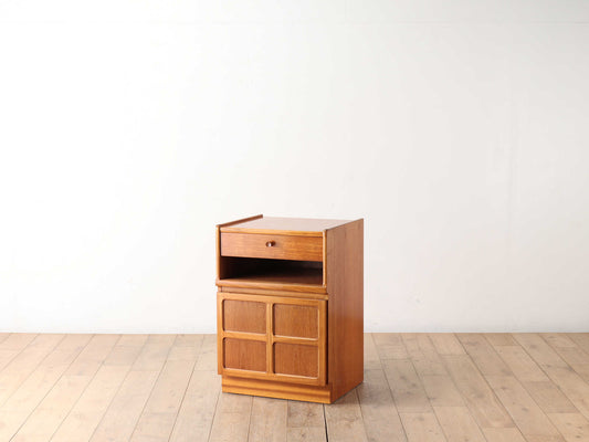 NATHAN ベットサイドキャビネット