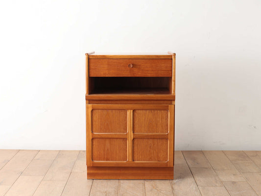 NATHAN ベットサイドキャビネット