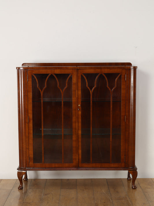 チャイナキャビネット