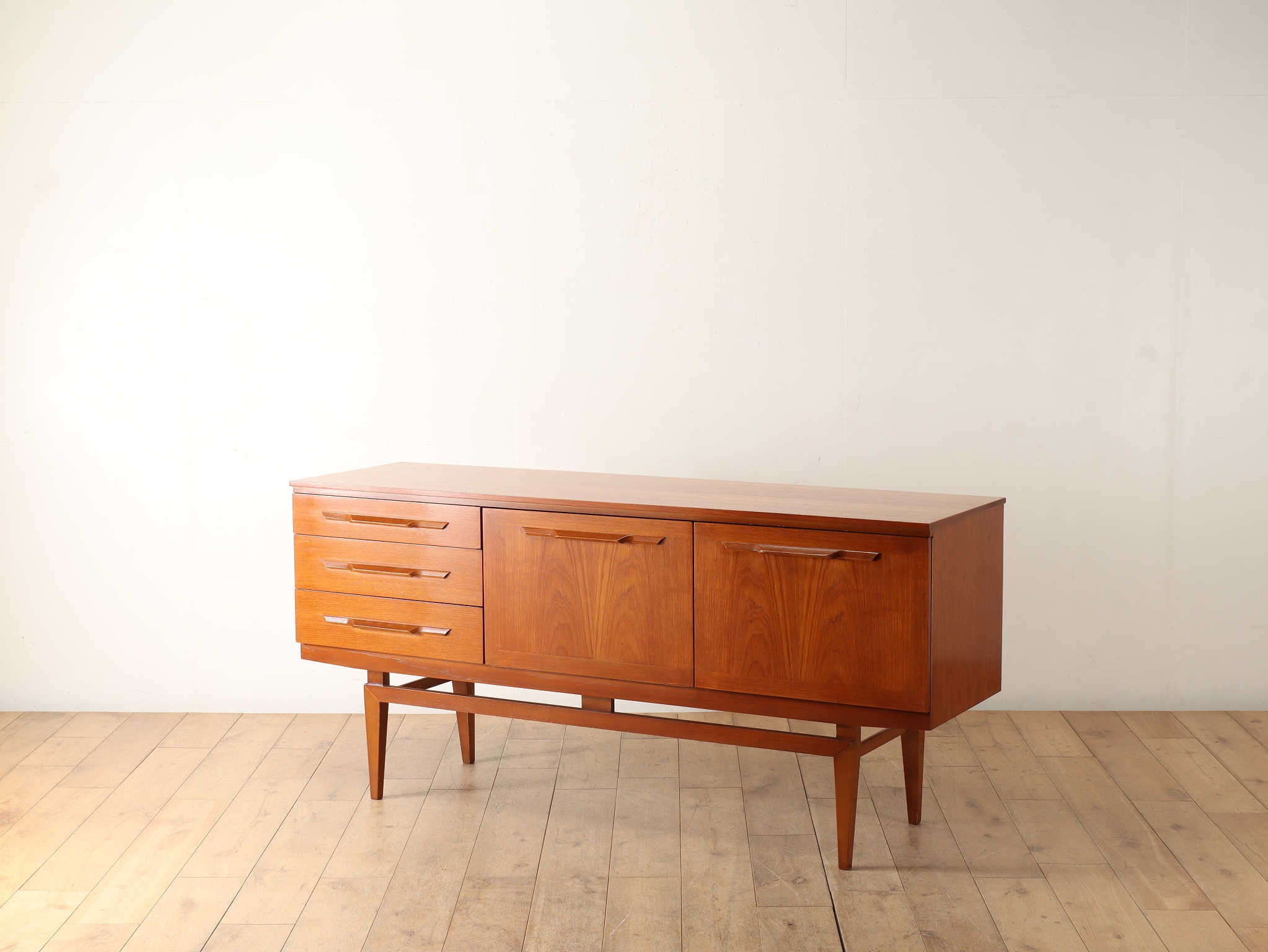 Beautility イギリス ヴィンテージ サイドボード (302)