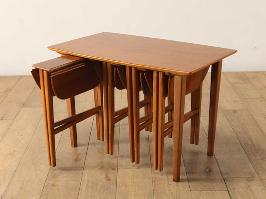 POUL HUNDEVADネストテーブル