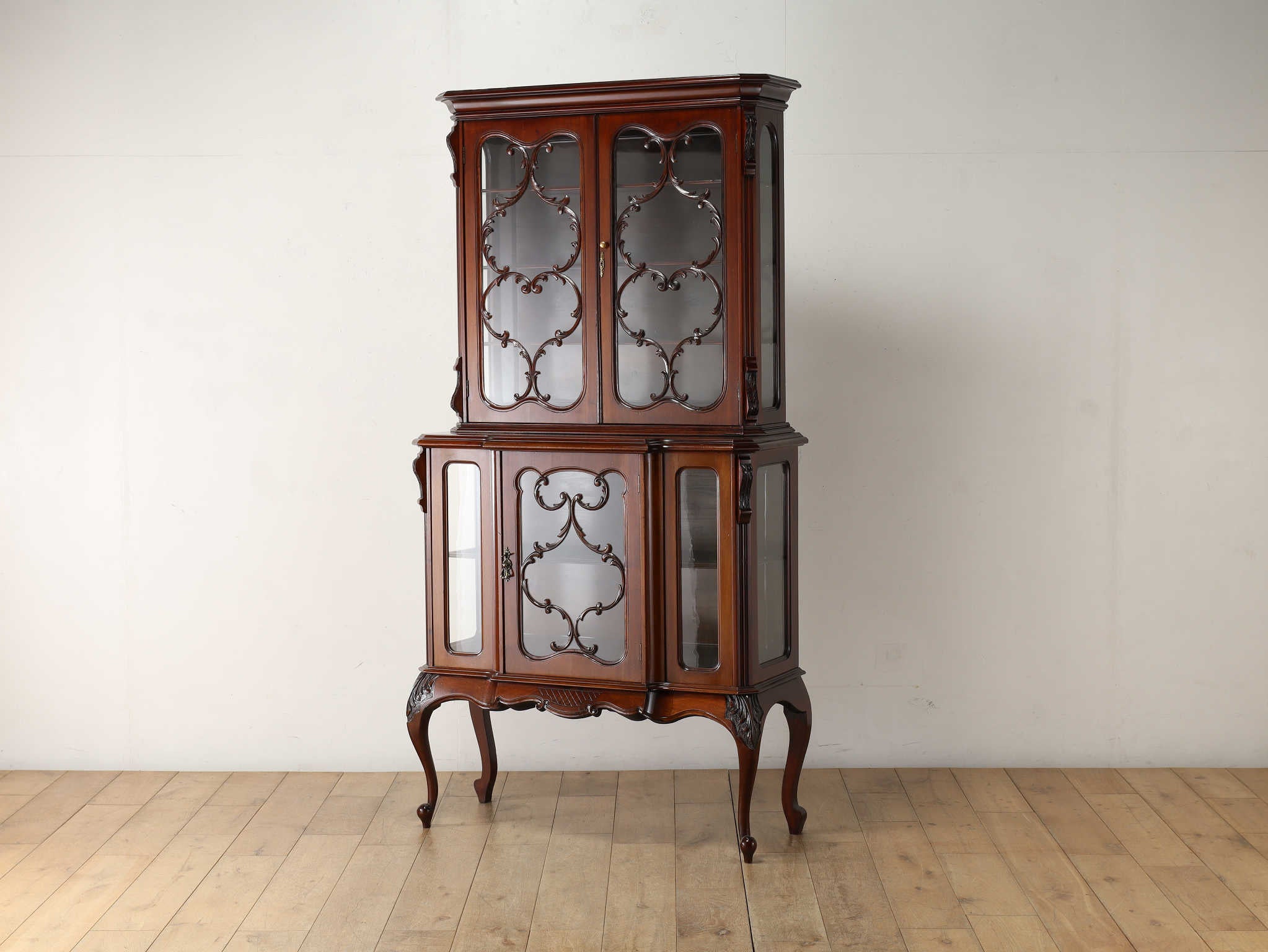 チッペンデールディスプレイキャビネット | ロイズ・アンティークス