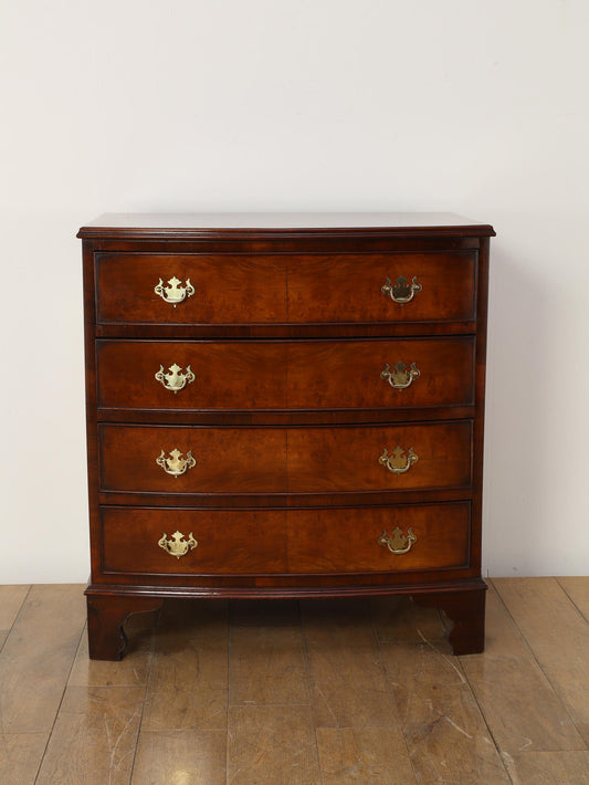 ボウフロントチェスト